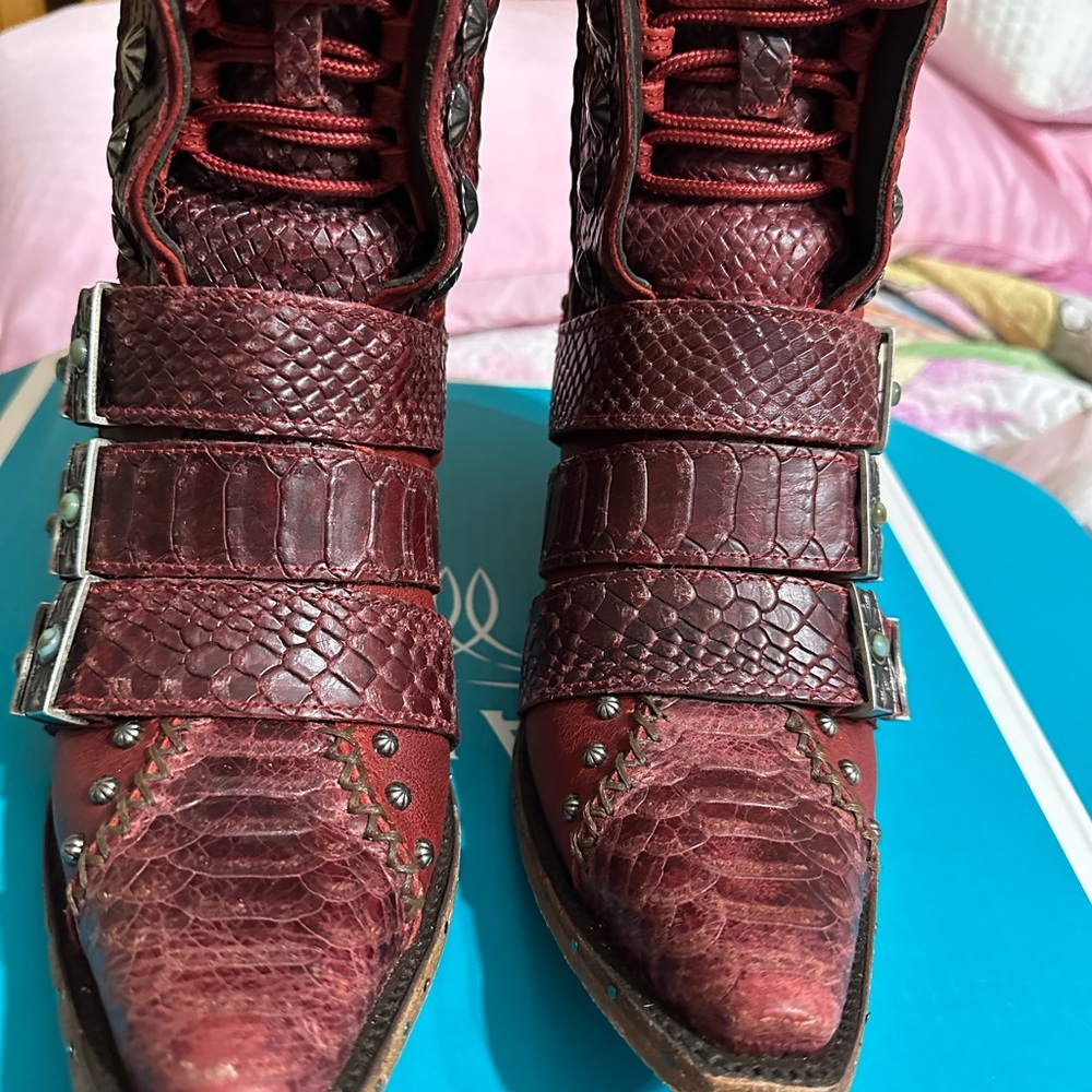 Lane Showdown - Smoldering Ruby Red - Comfortable… - image 1